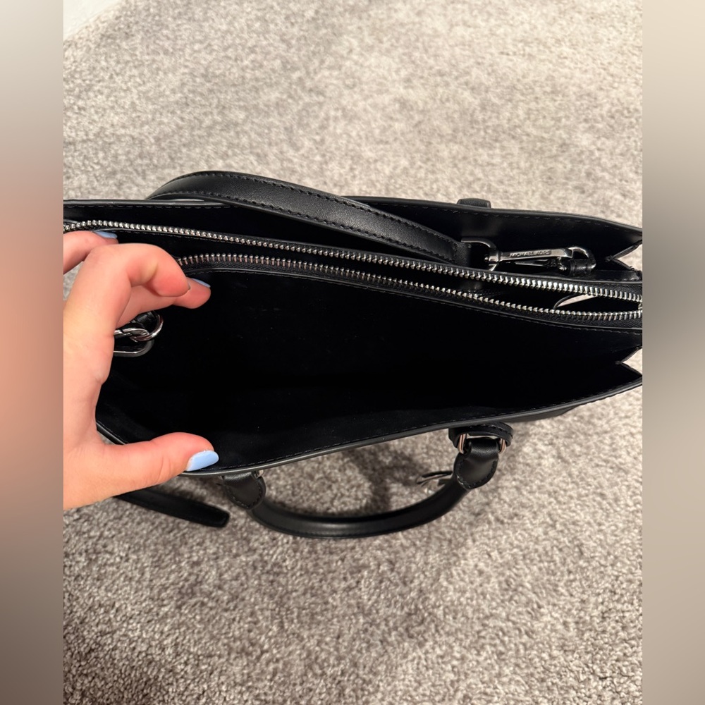 Michael Kors Sheila Medium Satchel - Picture 6 of 10